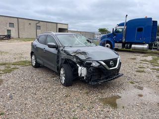 2020 Nissan Rogue Sport SV FWD Xtronic CVT - Exterior Front Right Corner Image